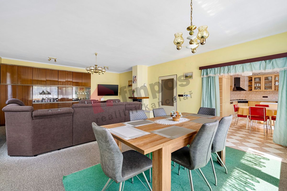 Prodej rodinného domu 347 m², pozemek 1900 m² – fotografie 3