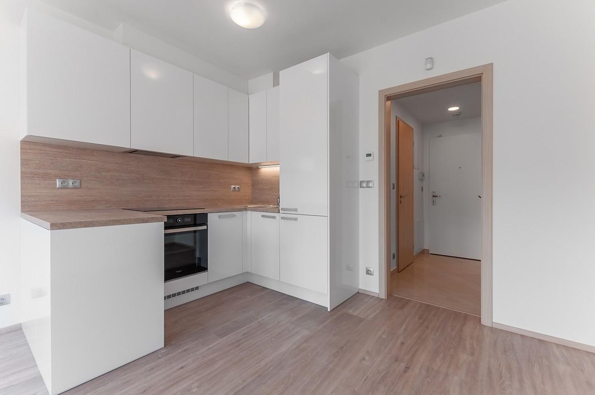 Pronájem bytu 1+kk 28 m²