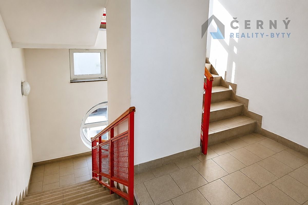 Pronájem bytu 1+kk 28 m² – fotografie 2