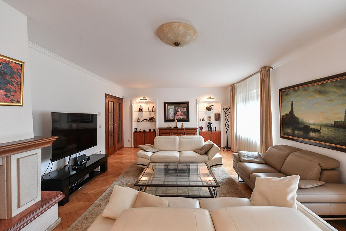 Prodej rodinného domu 665 m², pozemek 867 m² – fotografie 4