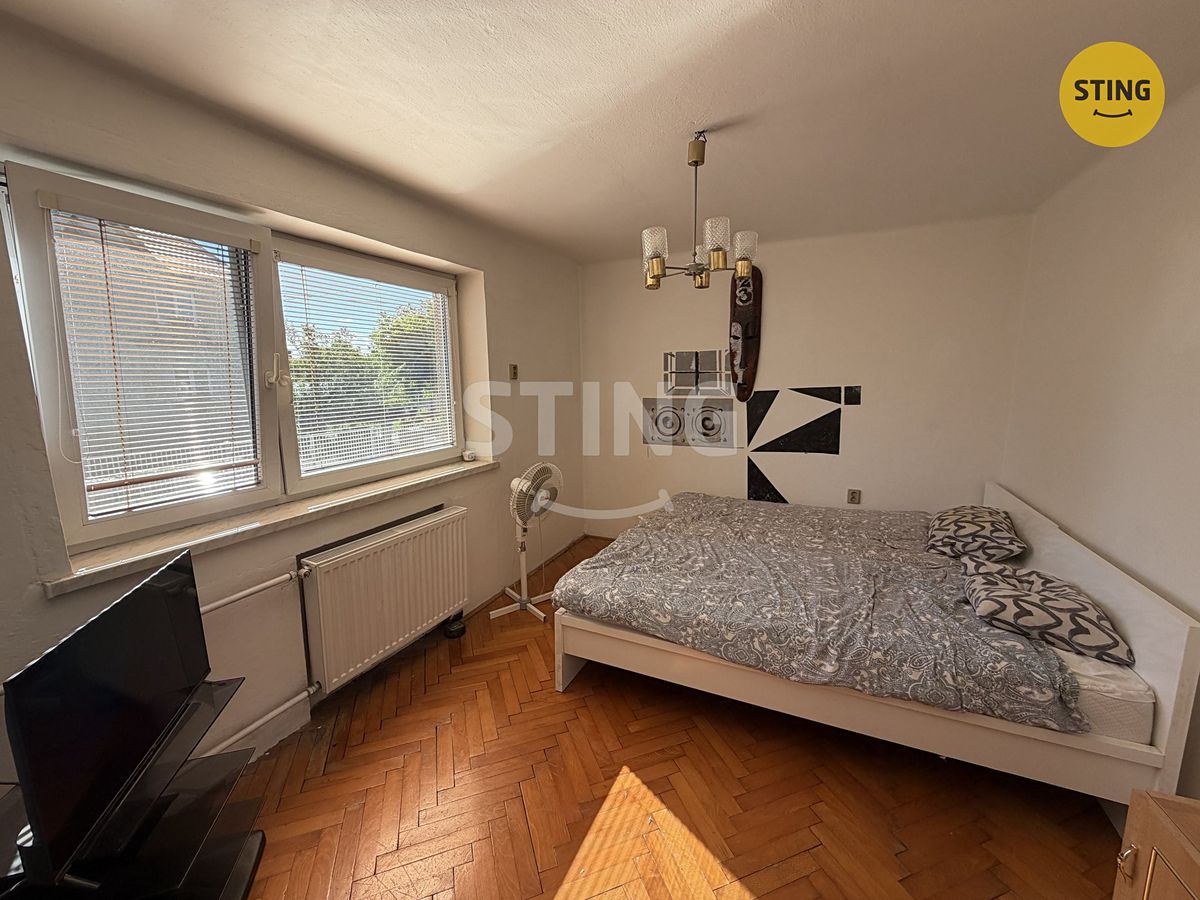 Pronájem rodinného domu 210 m², pozemek 855 m² – fotografie 4