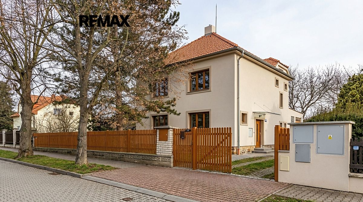 Prodej rodinného domu 235 m², pozemek 1359 m² – fotografie 2