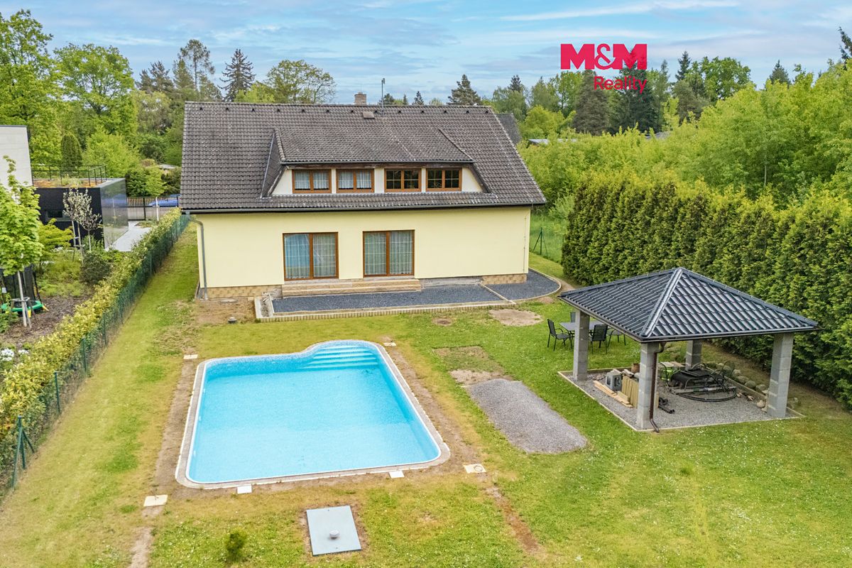 Prodej rodinného domu 230 m², pozemek 1420 m²