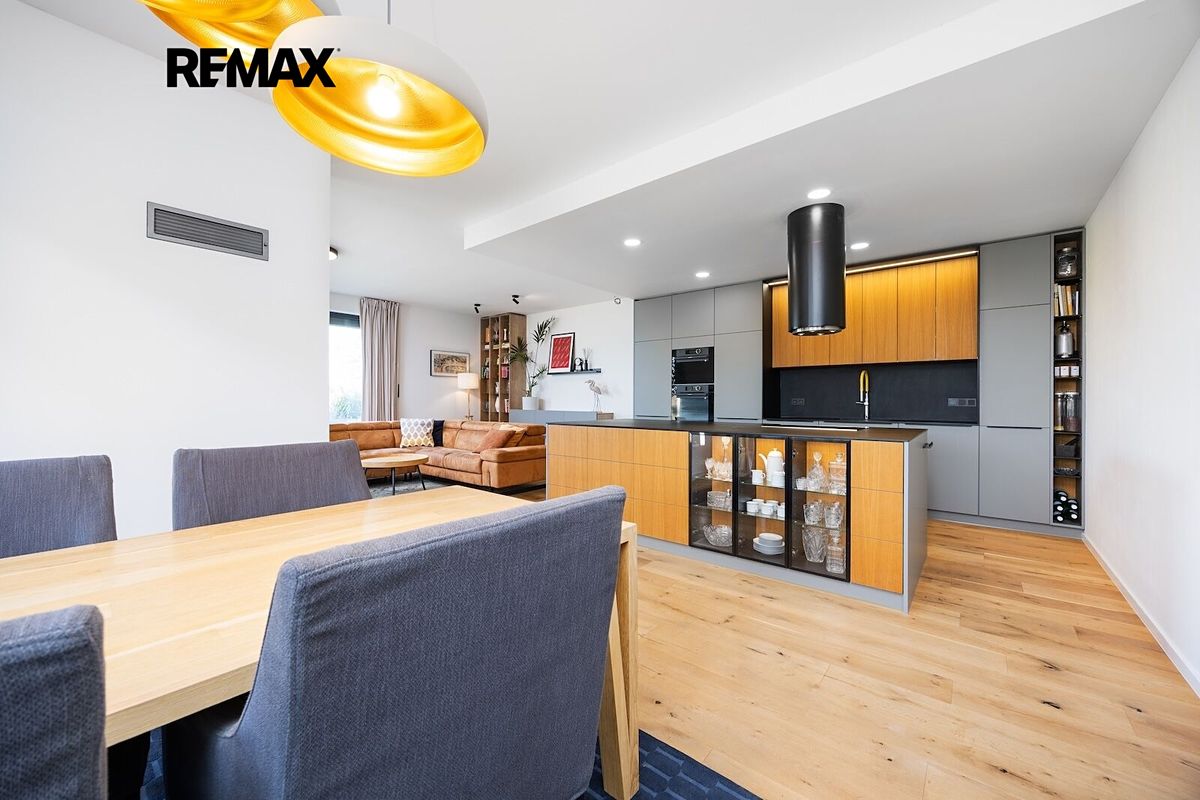 Prodej rodinného domu 177 m², pozemek 827 m² – fotografie 2