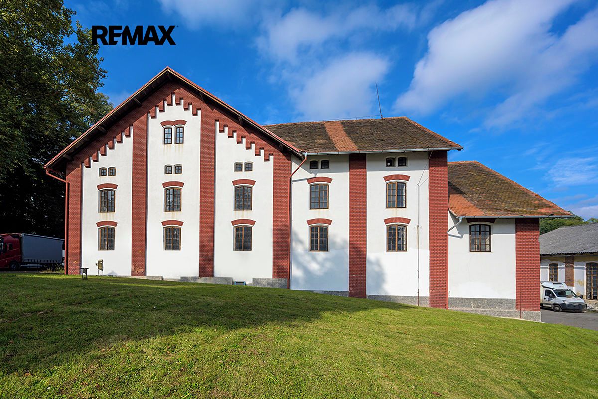 Prodej skladového prostoru 10600 m² – fotografie 3