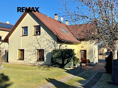 Prodej rodinného domu 220 m², pozemek 1093 m²