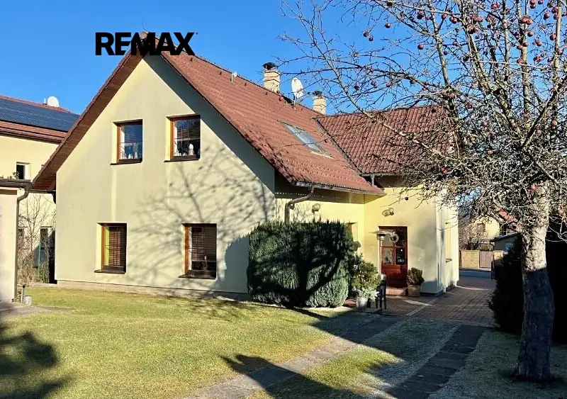 Prodej rodinného domu 220 m², pozemek 1093 m², Pelhřimov – náhled fotky 1