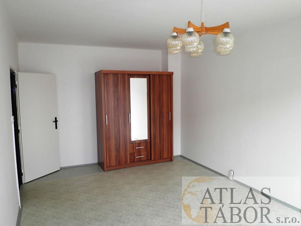 Pronájem bytu 1+1 40 m² – fotografie 4
