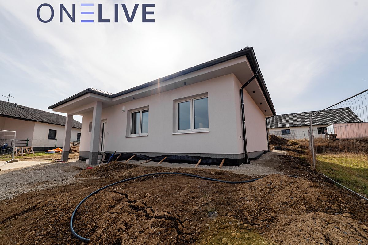 Prodej rodinného domu 92 m², pozemek 704 m² – fotografie 2