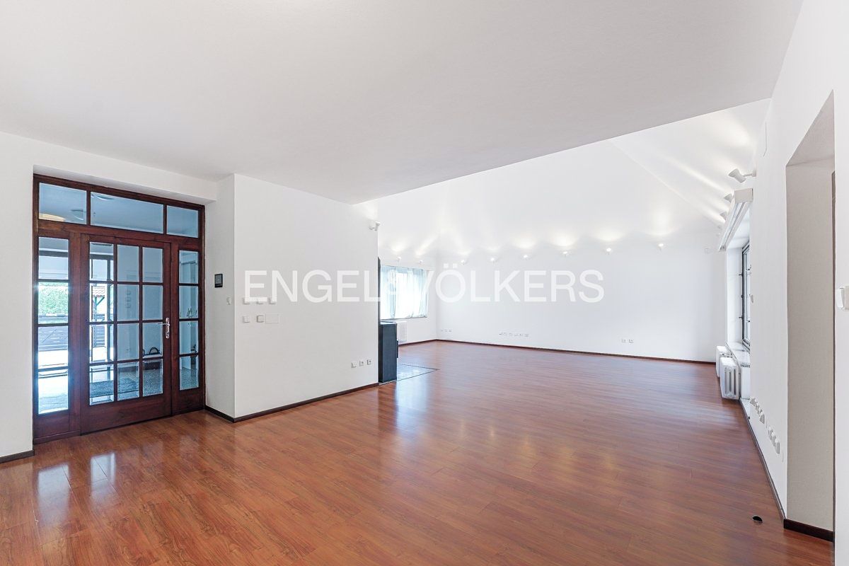 Pronájem rodinného domu 417 m², pozemek 1000 m² – fotografie 5