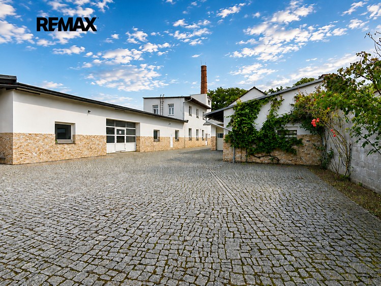 Pronájem komerčního prostoru, 600 m² (1 z 28)