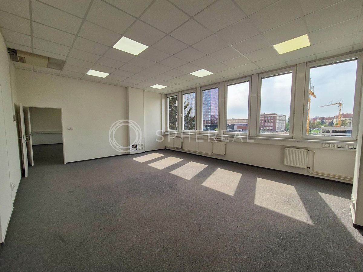 Pronájem kanceláře 91 m² – fotografie 2