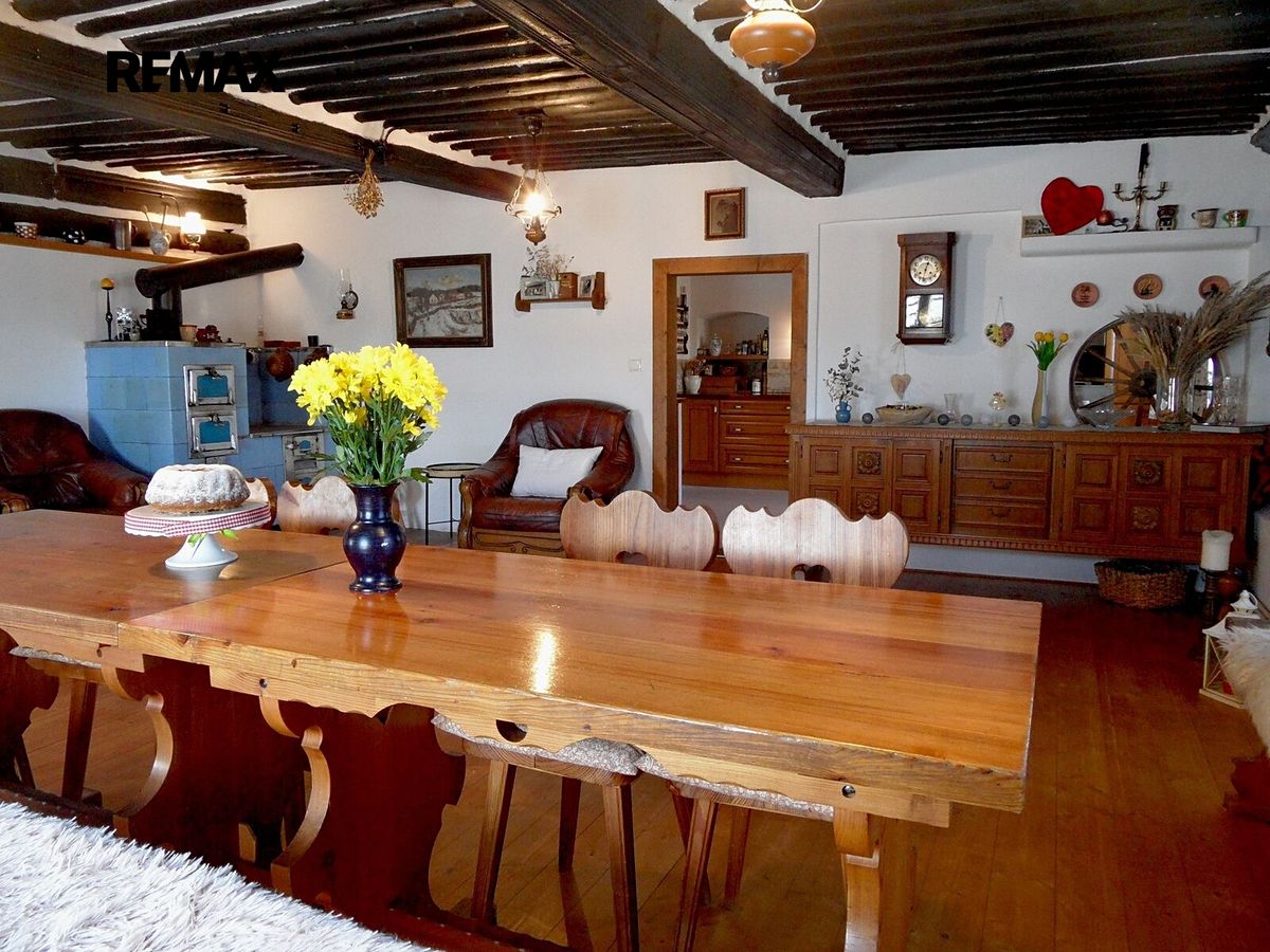 Prodej rodinného domu 316 m², pozemek 635 m² – fotografie 4