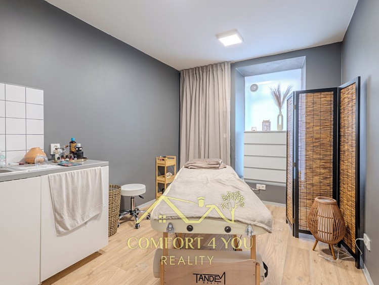 Prodej komerčního prostoru, 1 250 m² (22 z 31)