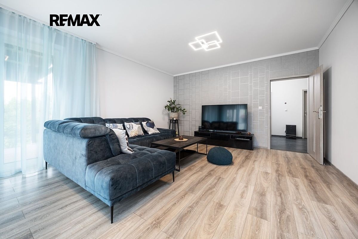 Prodej rodinného domu 234 m², pozemek 715 m² – fotografie 3
