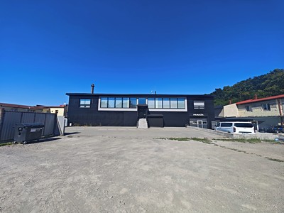 Pronájem komerčního prostoru, 200 m² (2 z 18)