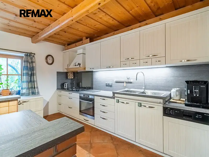Prodej rodinného domu 304 m², pozemek 3163 m², Klatovy – náhled fotky 3