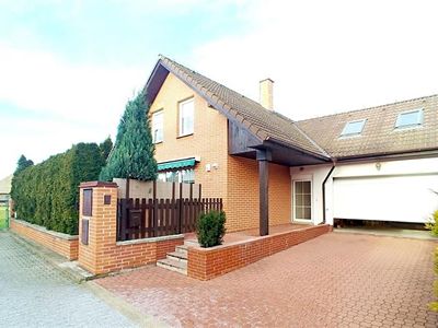 Pronájem rodinného domu 250 m², pozemek 383 m²