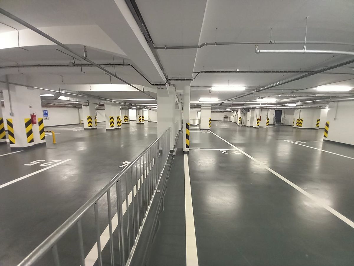Pronájem garážového stání 12 m²