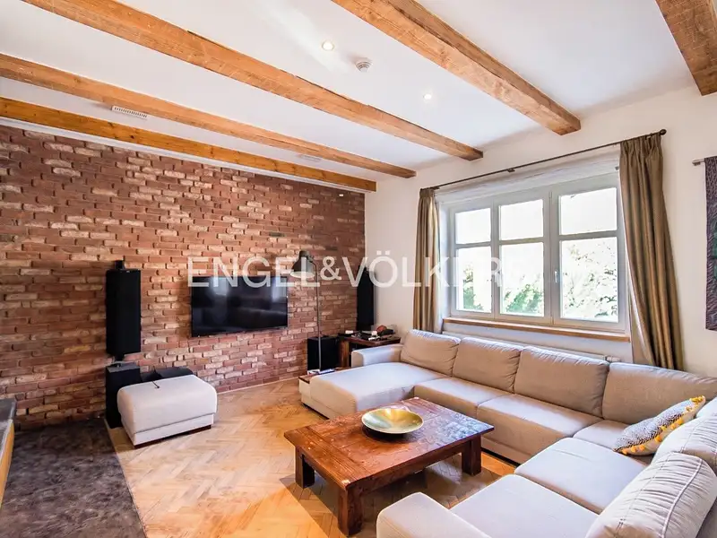 Pronájem rodinného domu 360 m², pozemek 583 m²