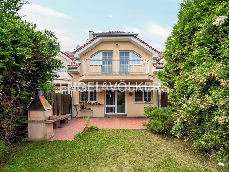 Pronájem rodinného domu 150 m², pozemek 84 m², Praha – náhled fotky 1