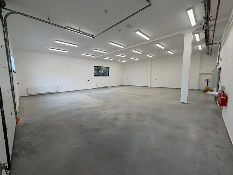 Pronájem skladového prostoru 173 m², Rožnov pod Radhoštěm – náhled fotky 1
