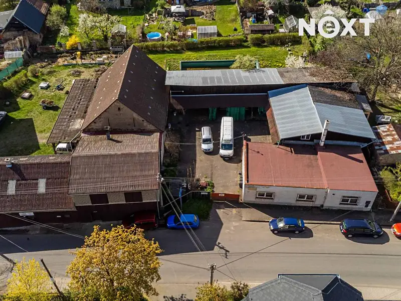 Prodej výrobní haly, prostoru 840 m², Jesenice – náhled fotky 1