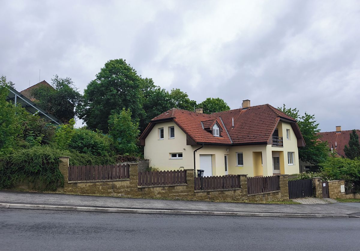 Prodej rodinného domu 190 m², pozemek 611 m² – fotografie 2