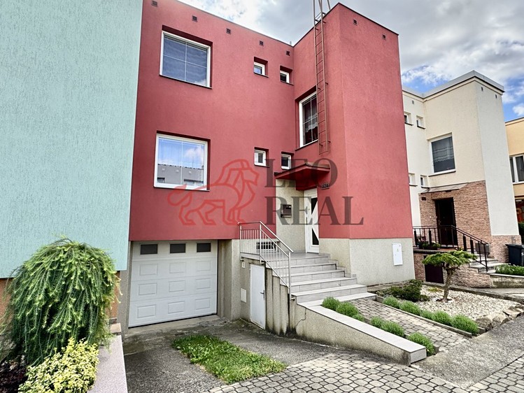 Haus zum Kauf, 180 m² (1 von 15)