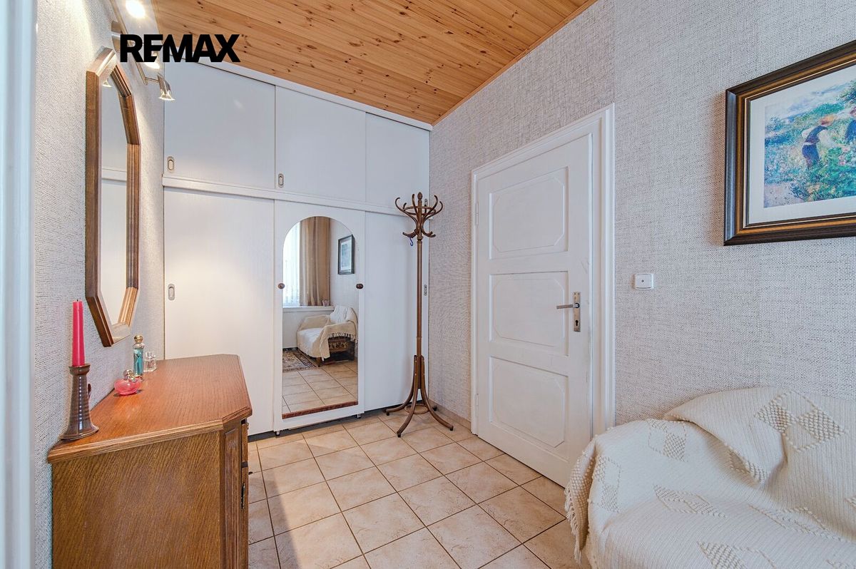 Prodej rodinného domu 204 m², pozemek 150 m² – fotografie 4