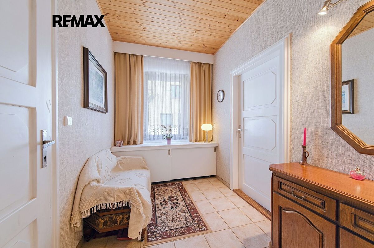 Prodej rodinného domu 204 m², pozemek 150 m² – fotografie 3