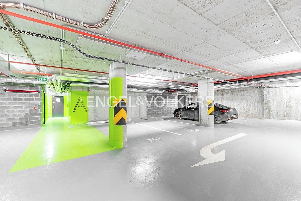 Pronájem garážového stání 12 m²