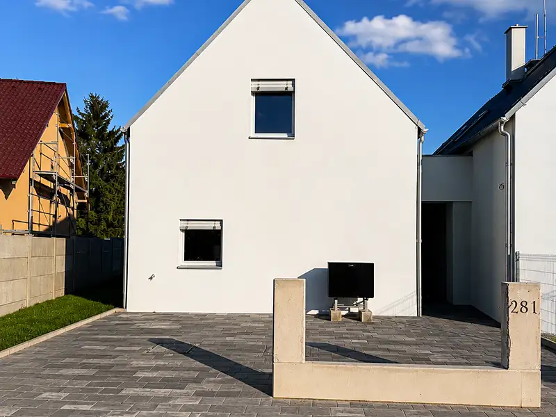 Prodej rodinného domu 136 m², pozemek 446 m², Břežany II – náhled fotky 2