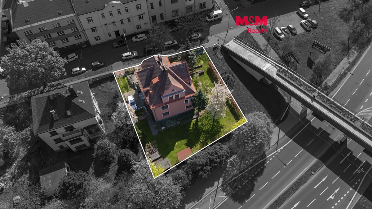 Prodej rodinného domu 310 m², pozemek 860 m²