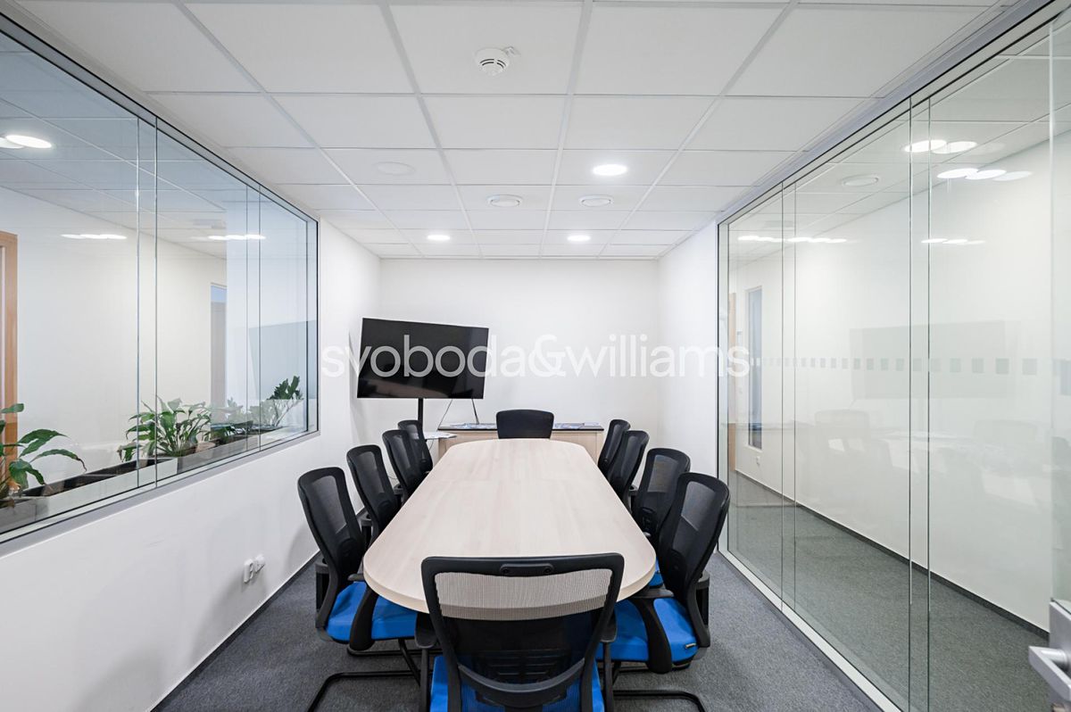 Pronájem kanceláře 596 m² – fotografie 2