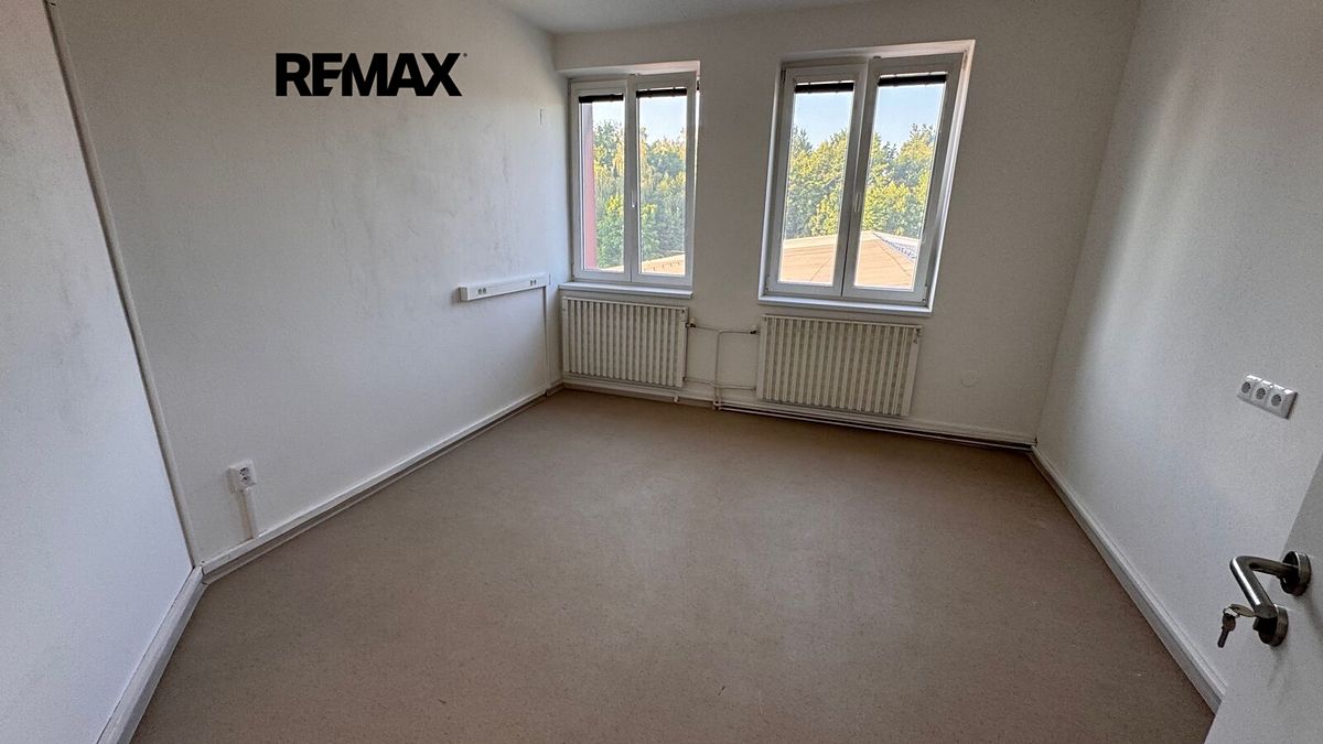 Pronájem kanceláře 16 m² – fotografie 3