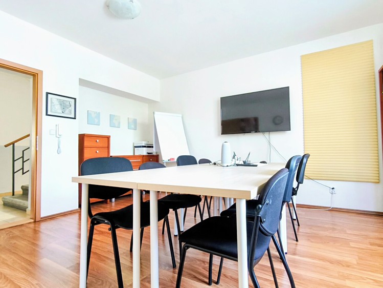 Pronájem komerčního prostoru, 85 m² (2 z 21)