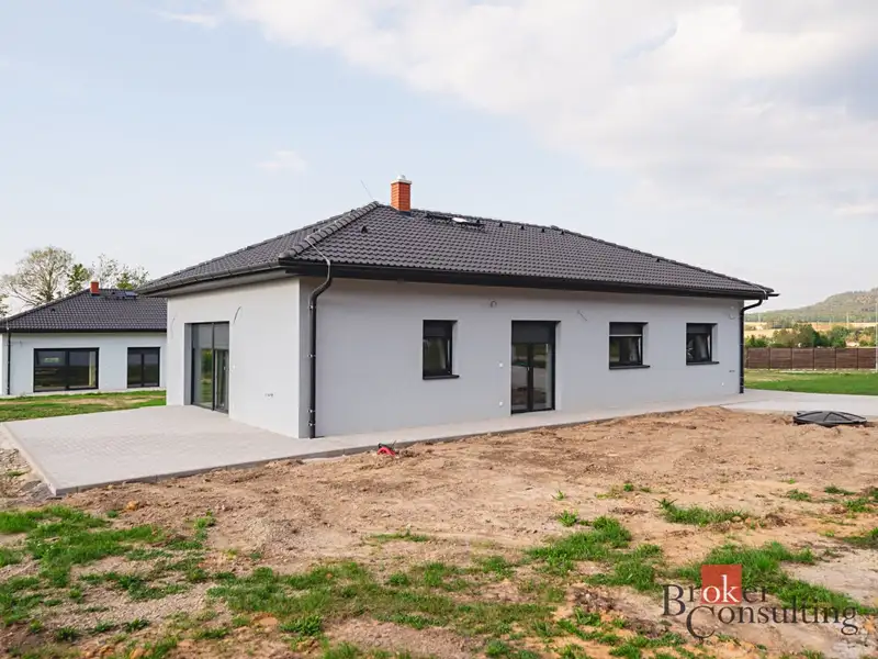 Prodej rodinného domu 137 m², pozemek 937 m², Kamenný Újezd – náhled fotky 1