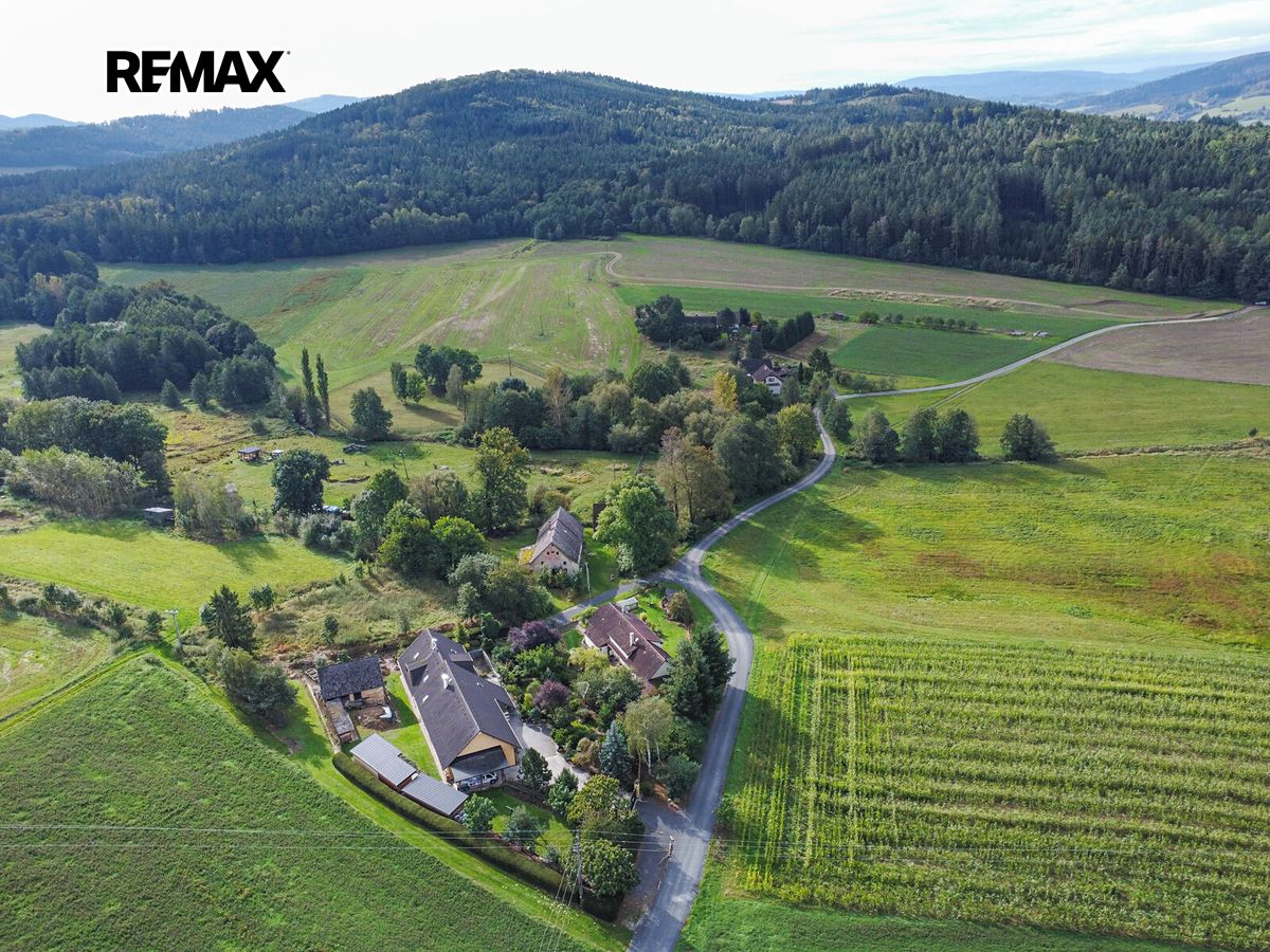 Prodej rodinného domu 304 m², pozemek 3163 m² – fotografie 2