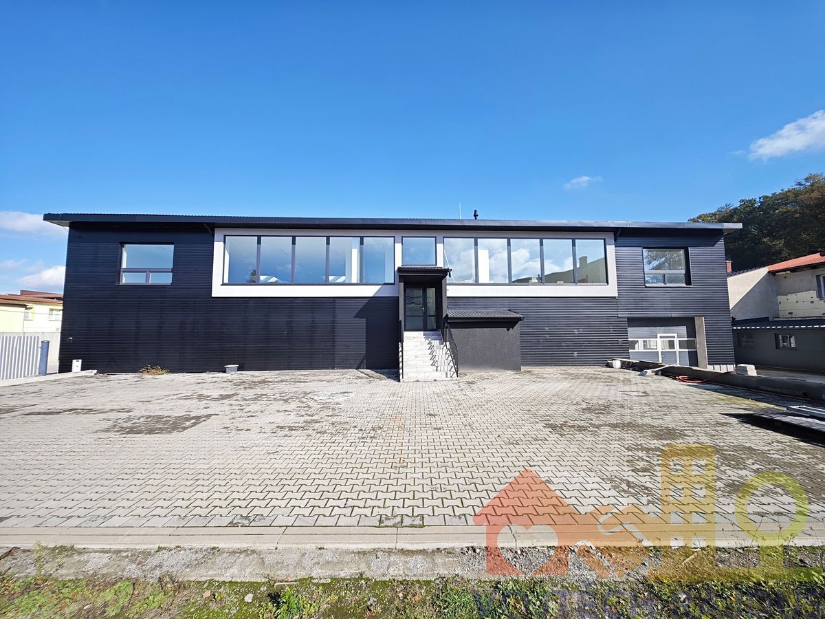 Pronájem kanceláře 200 m²