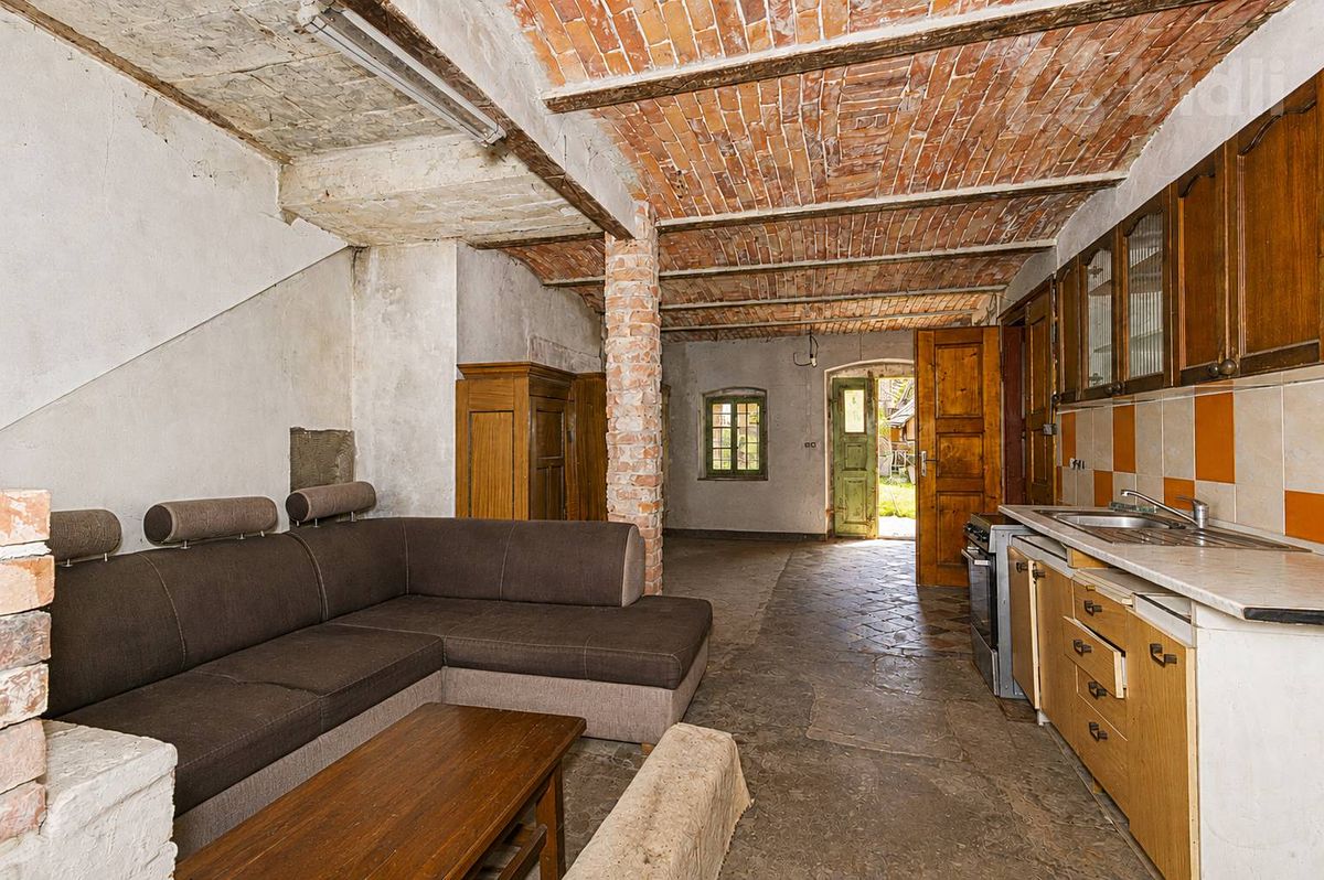 Prodej rodinného domu 220 m², pozemek 380 m² – fotografie 3