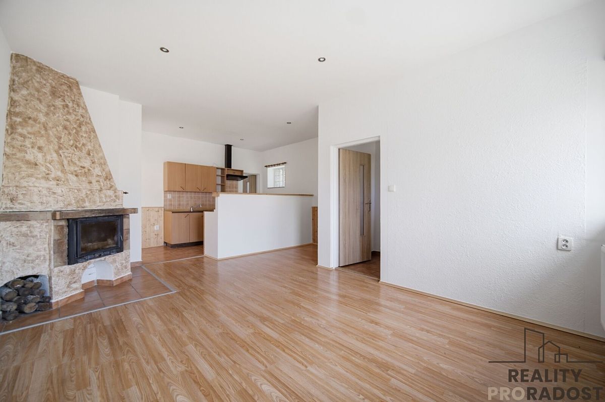 Prodej rodinného domu 137 m², pozemek 178 m² – fotografie 2