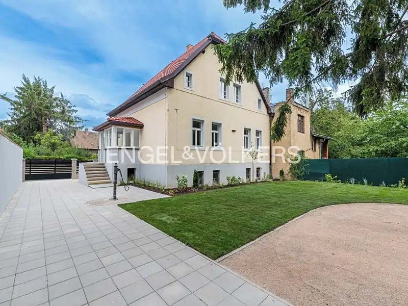 Pronájem vily 165 m², pozemek 360 m², Praha – náhled fotky 1