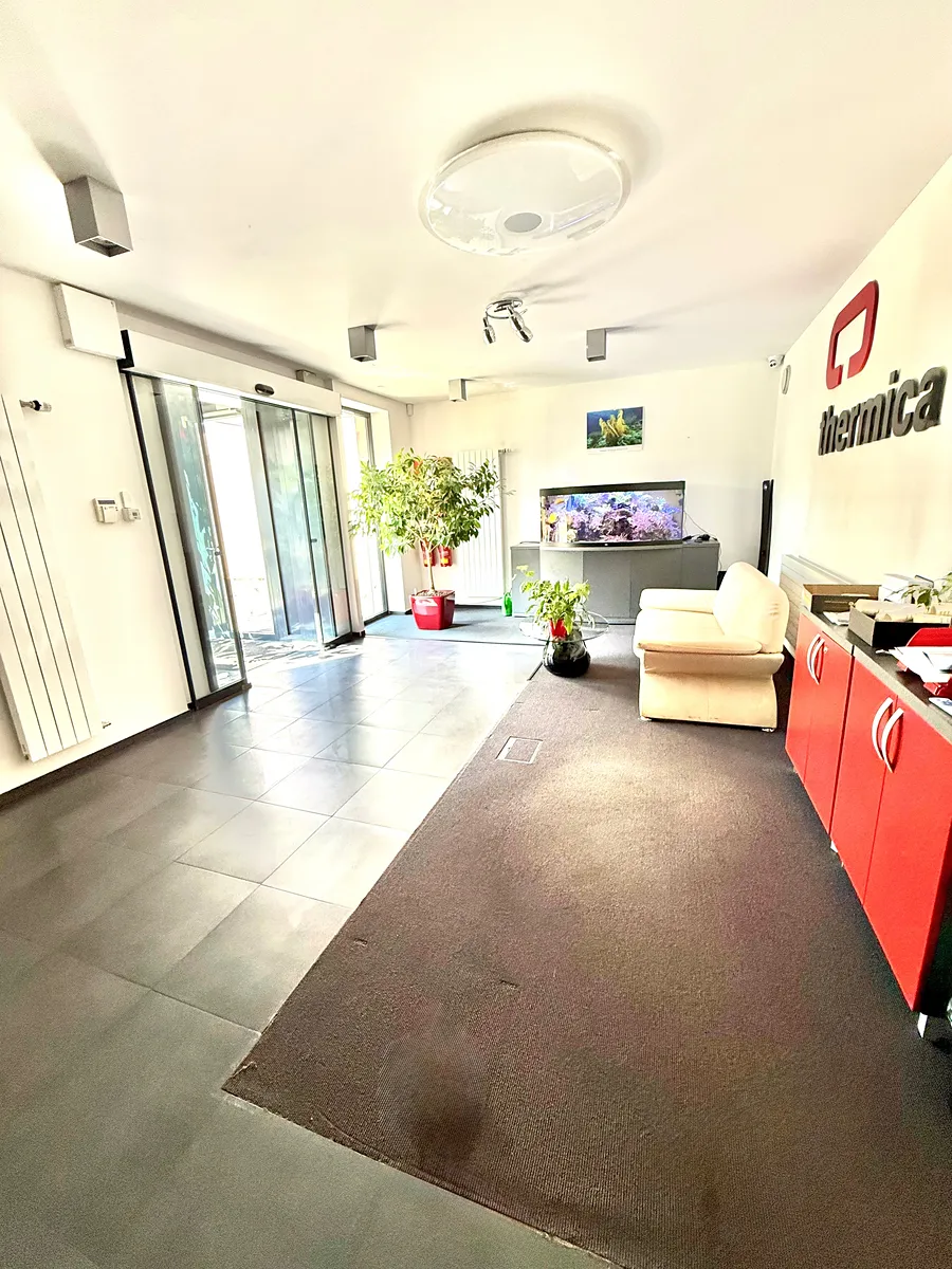 Pronájem kanceláře 440 m²