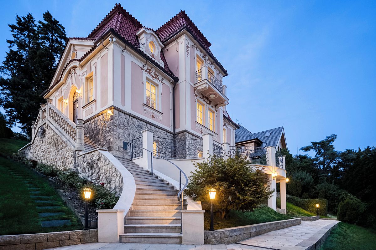 Prodej vily 345 m², pozemek 1347 m² – fotografie 3