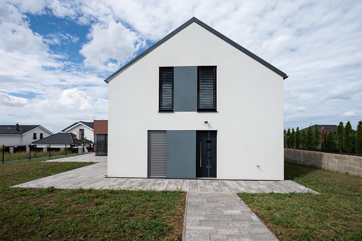 Prodej rodinného domu 209 m², pozemek 854 m² – fotografie 2