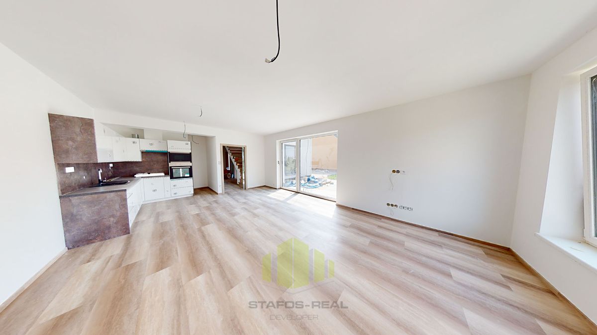 Pronájem rodinného domu 138 m², pozemek 535 m² – fotografie 3