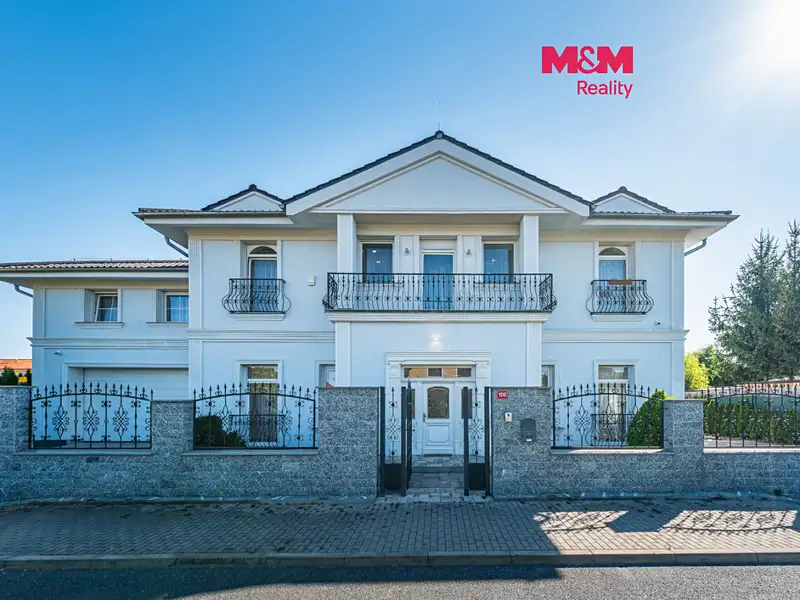 Prodej rodinného domu 356 m², pozemek 762 m², Šestajovice – náhled fotky 1
