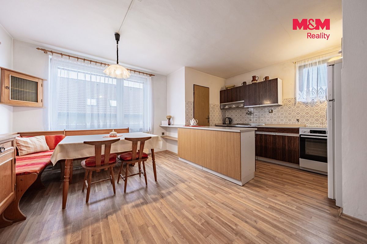 Prodej rodinného domu 230 m², pozemek 832 m² – fotografie 5