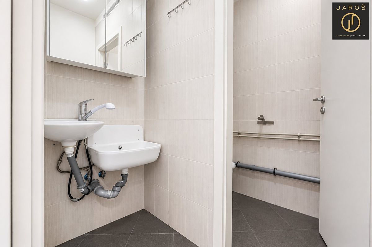 Pronájem kanceláře 37 m² – fotografie 5
